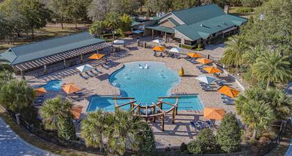 Modern 1-bedroom cabin at Black Prong Resort