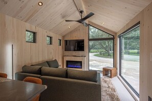 Interior - Modern 1-bedroom cabin at Black Prong Resort (Bronson)
