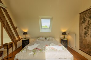 1 dormitorio, tabla de planchar con plancha, wifi y ropa de cama