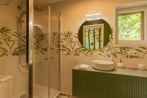 Dusche, Haartrockner, Handtücher
