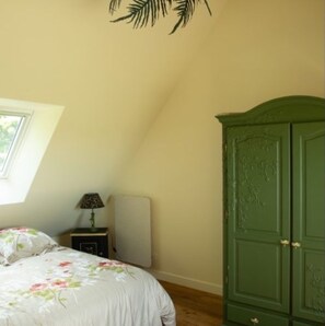 1 bedroom, iron/ironing board, WiFi, bed sheets
