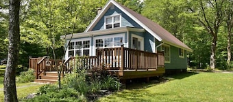 Lakefront Retreat - Idyle Acre - East Lake NS