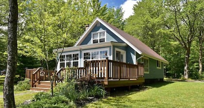 Lakefront Retreat - Idyle Acre - East Lake NS