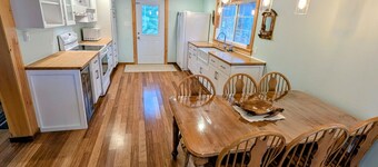 Lakefront Retreat - Idyle Acre - East Lake NS