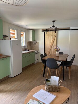 Dining - Chalet and pond, exclusively for your private use. (Manzat)