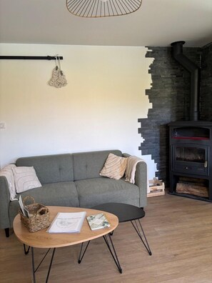 Living area - Chalet and pond, exclusively for your private use. (Manzat)