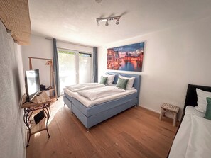 3 chambres, fer et planche à repasser, Wi-Fi, draps fournis