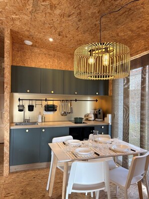 Dining - Charming eco-lodge in the heart of a wooded area (Enval)