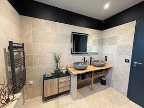 Bathroom - House with Private Jacuzzi & Garden – Sleeps 5 (Enval)