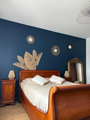 Room - House with Private Jacuzzi & Garden – Sleeps 5 (Enval)