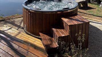 Bain à remous extérieur