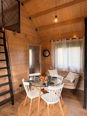 Dining - Charming chalet in the heart of the Auvergne (Vitrac)