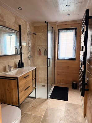 Bathroom - Charming chalet in the heart of the Auvergne (Vitrac)
