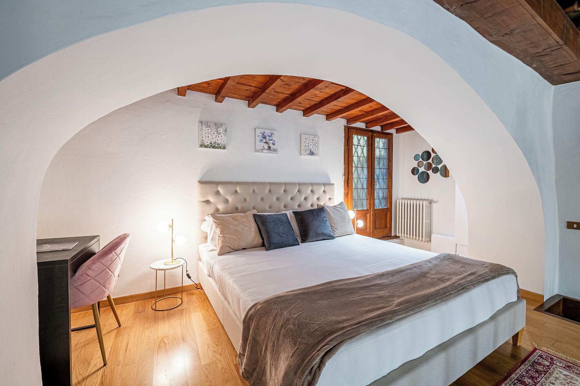 3 habitaciones, tabla de planchar con plancha, wifi y ropa de cama 