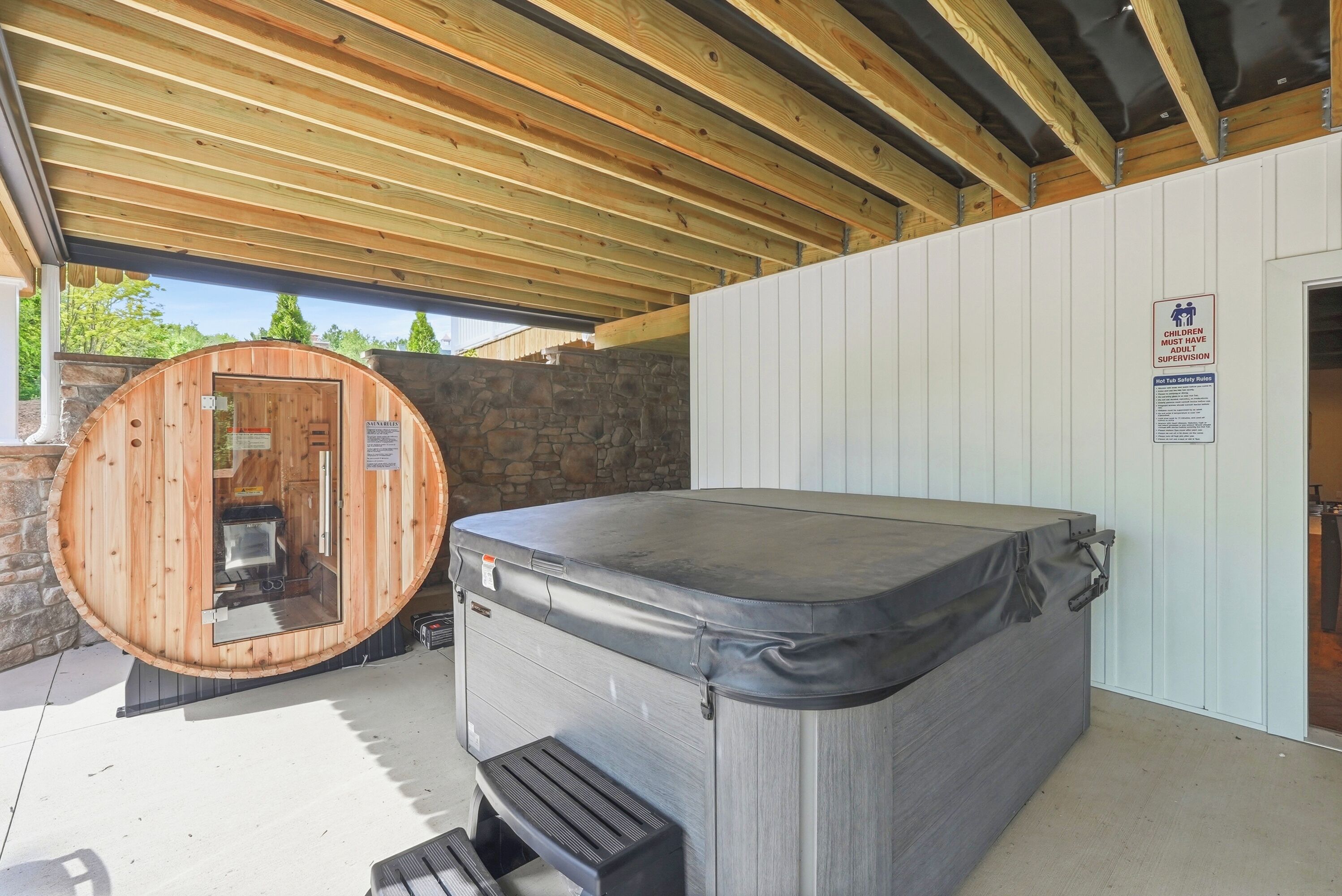 Outdoor spa tub