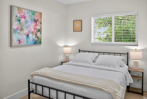 3 bedrooms, iron/ironing board, WiFi, bed sheets - New Miami Family House 3BD/2BTH 5 Beds, 6 Guests (Cutler Bay)