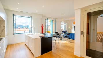 Micro-ondes, four, plaque de cuisson, lave-vaisselle