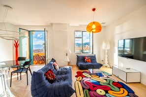 TV - Contemporary apartment with sea view - Private parking & Private boat (Sainte-Maxime)