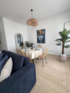 Apartment, 2 Bedrooms | Dining room - Coralie S2 Moderne au Lac 2 (Tunis)