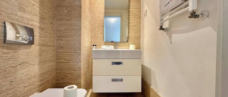 Appartement, 2 chambres | Salle de bain