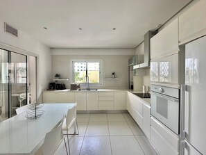 Apartment, 2 Bedrooms | Private kitchen - Coralie S2 Moderne au Lac 2 (Tunis)