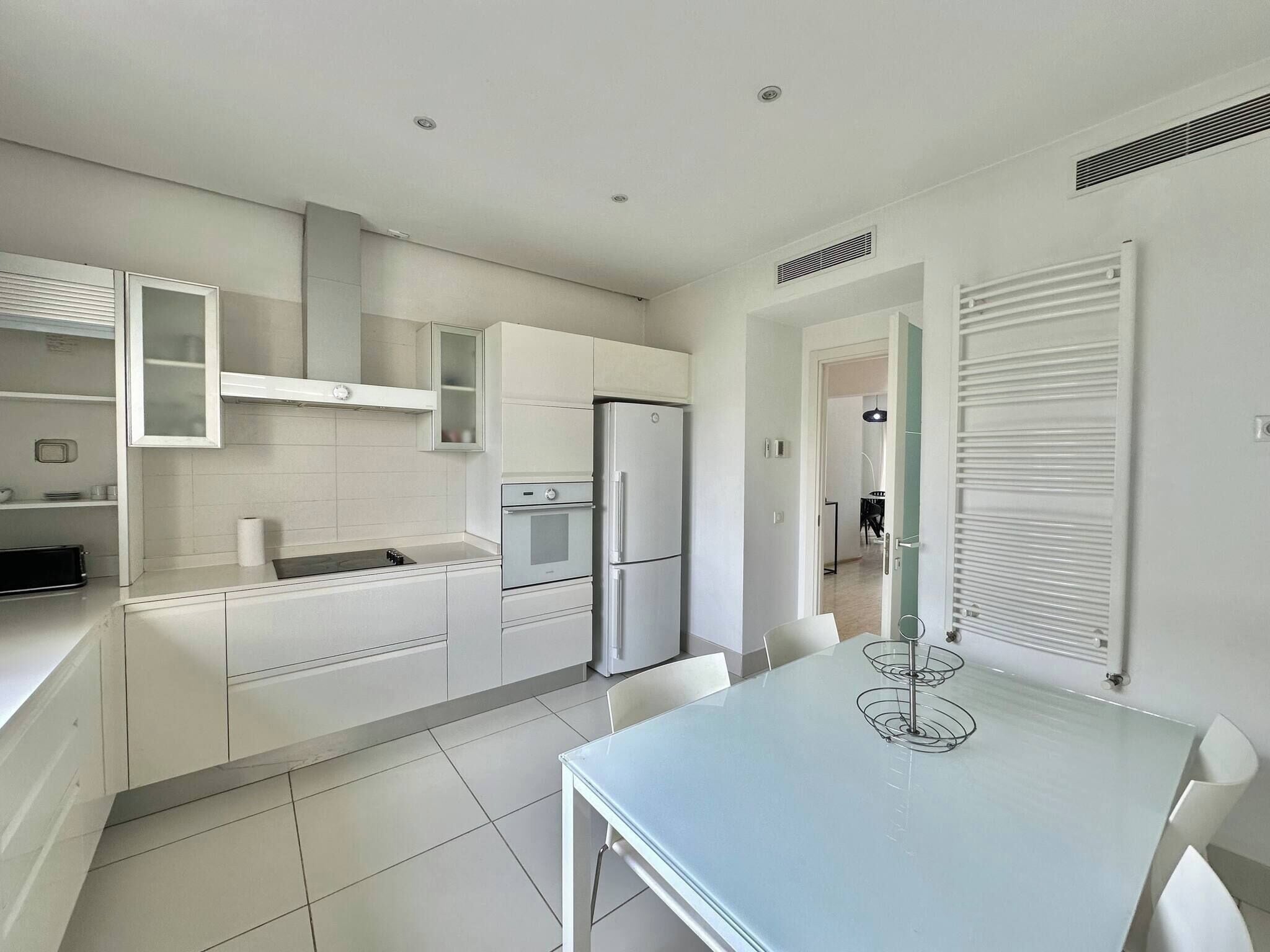 Apartment, 2 Bedrooms | Dining