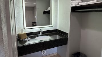 Double Room, 2 Queen Beds, Non Smoking | Bathroom