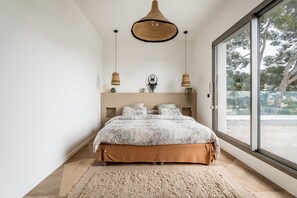 3 bedrooms, iron/ironing board, WiFi, bed sheets - Modern house with sea view (Ceyreste)