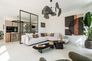 Living area - Modern house with sea view (Ceyreste)