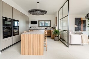 Interior - Modern house with sea view (Ceyreste)