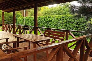 Outdoor dining - Year-round holiday home with fireplace, 3 bedrooms (Kopalino)