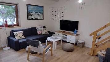 Smart TV, fireplace