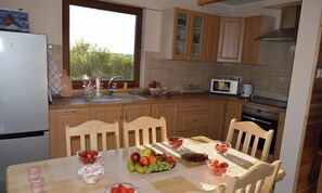 Dining - Large, comfortable holiday home with a garden (Smoldzino)