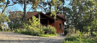 Cozy log cabin, ideal to unwind with family or friends.