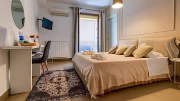 Deluxe-Doppelzimmer, Stadtblick | Zimmersafe, kostenloses WLAN