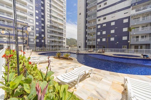 Apto Beira-Mar com Piscina e Garagem em Umuarama