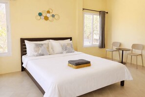 Standard Double Room, Balcony, Garden View - Koniix Garden Cottage Ko Sichang (Tambon Tha Thewawong)