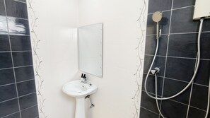 Standard Double Room, Balcony, Garden View | Bathroom | Shower, hair dryer, towels, soap