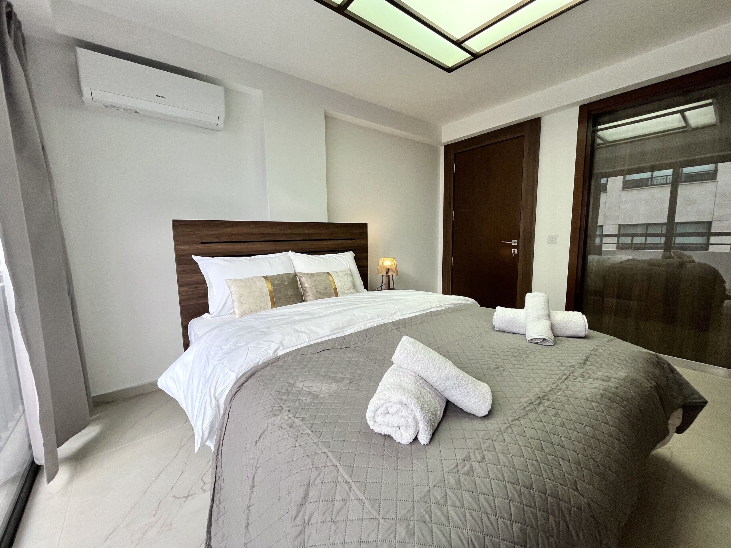 2 dormitorios, tabla de planchar con plancha, wifi gratis y ropa de cama