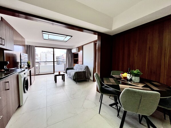 Interior - STAY Finikoudes Nest 1 (Larnaca)