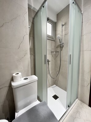 Shower, hair dryer, towels - STAY Finikoudes Nest 2 (Larnaca)