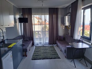 Familiesuite - balkon - havudsigt | Opholdsområde