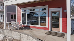 Outdoor dining - Lakeview 3-Unit Coastal Haven Sleeps 12 (Garisson)