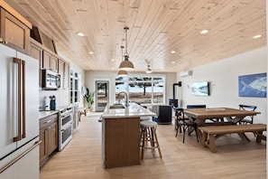 Dining - Lakeview 3-Unit Coastal Haven Sleeps 12 (Garisson)