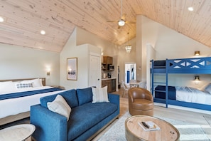 Room - Lakeview 3-Unit Coastal Haven Sleeps 12 (Garisson)