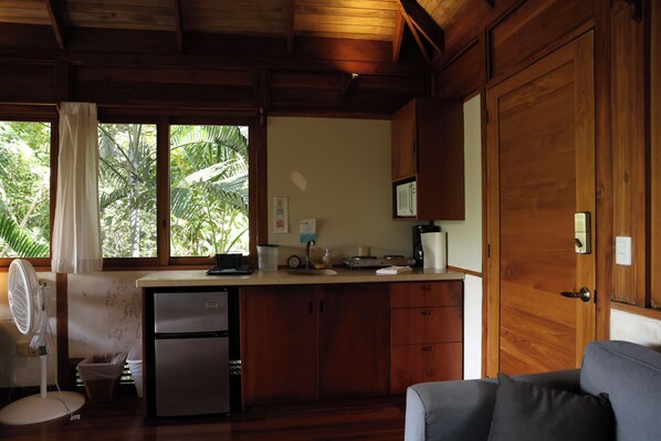 Private kitchen - Jungle Canopy Bungalow at Taru Rentals (Montezuma)