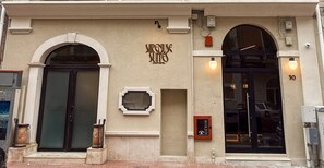 ด้านหน้าที่พัก