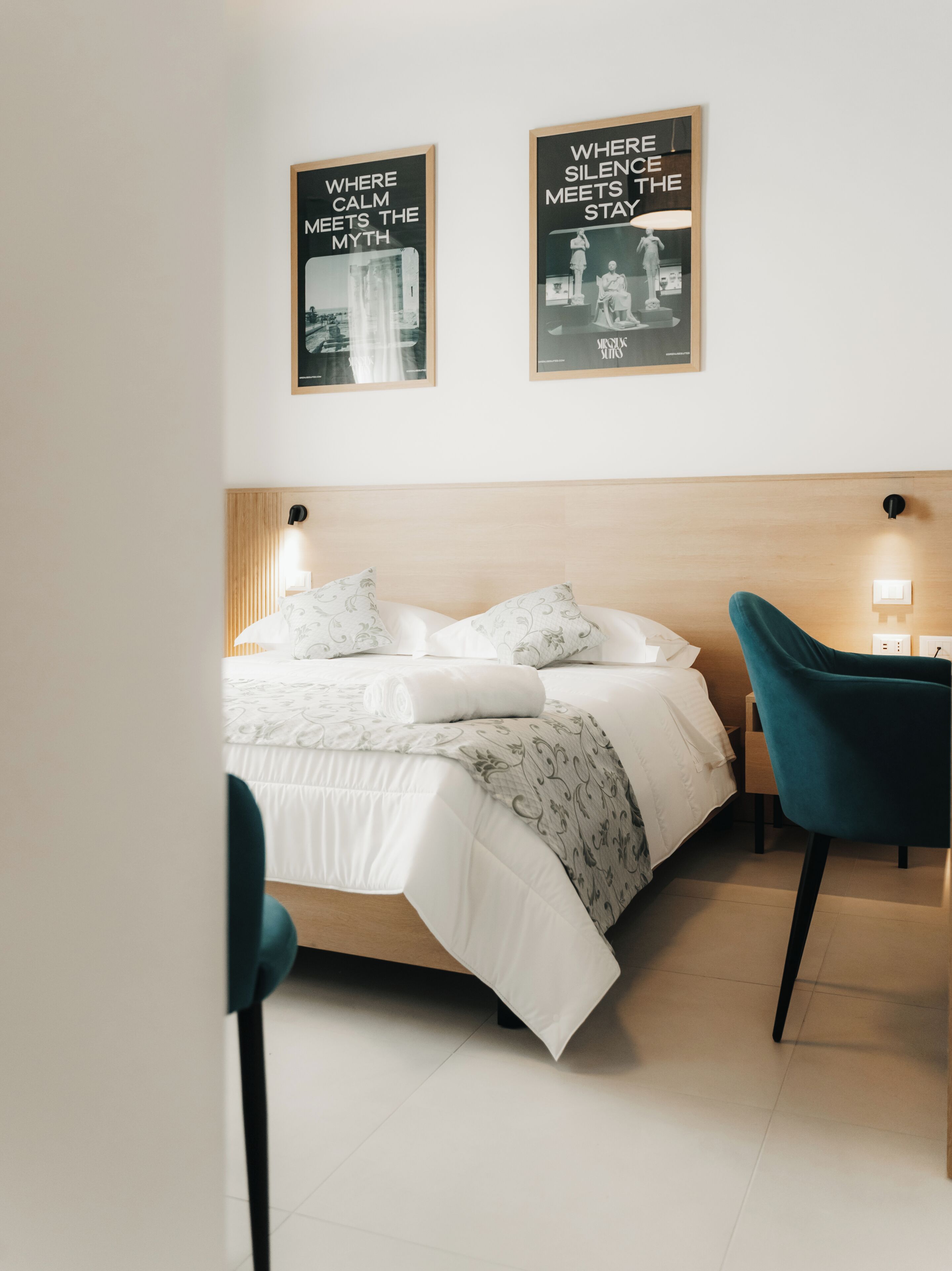 Ropa de cama de alta calidad, cubrecamas y minibar 