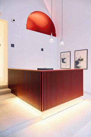 ฝ่ายต้อนรับ