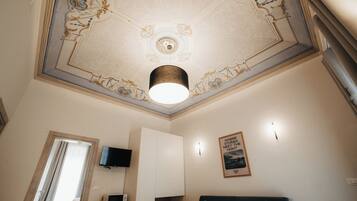 Superior Suite, City View | Living area